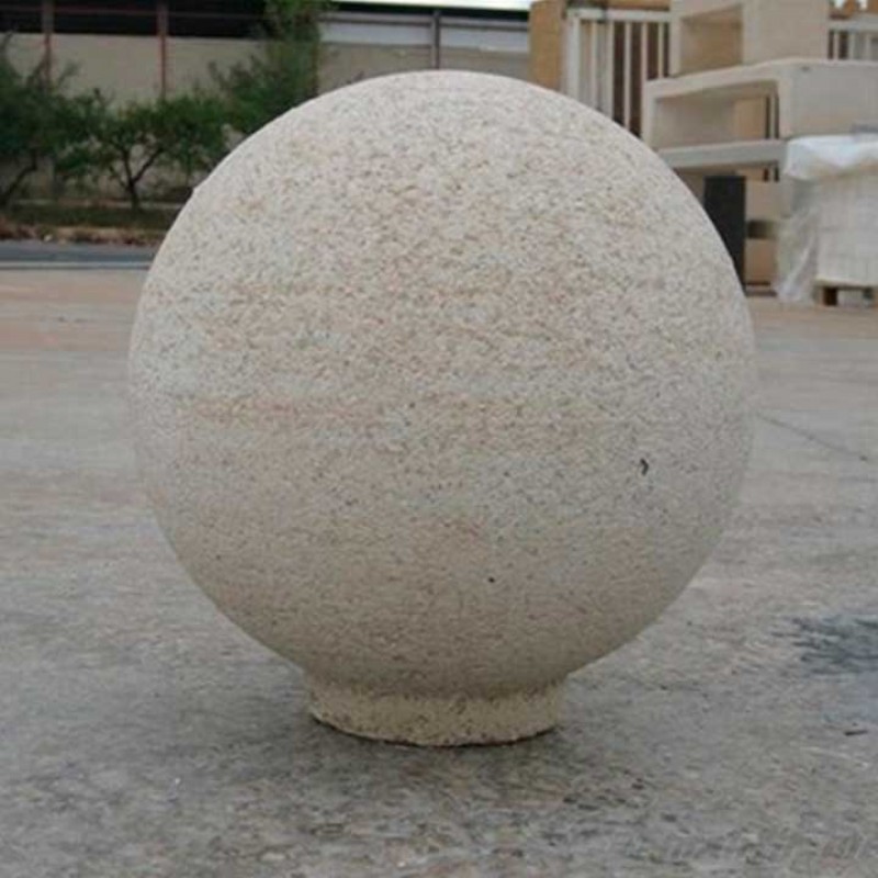 Pilona esfèrica en formigó arquitectònic